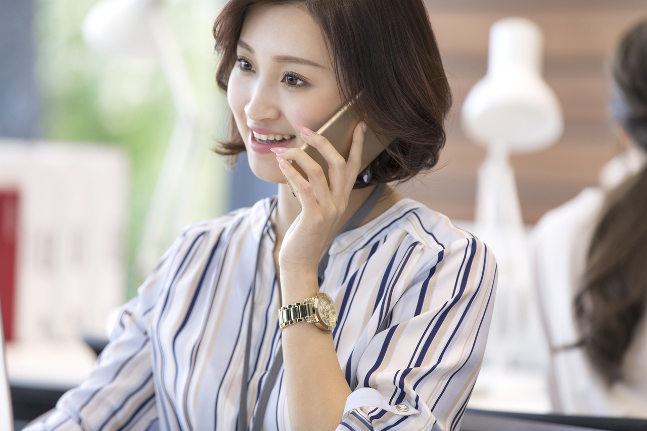 アフィリエイターが会社設立を税理士に無料相談するシーン