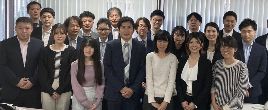 会社設立対応が得意な当税理士事務所のメンバーの写真(中国人・台湾・香港出身者、韓国の方の問い合わせ多し)