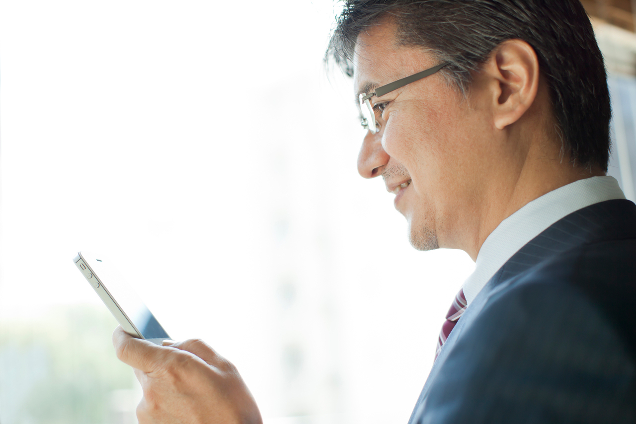 副業用の法人を設立した会社員の画像