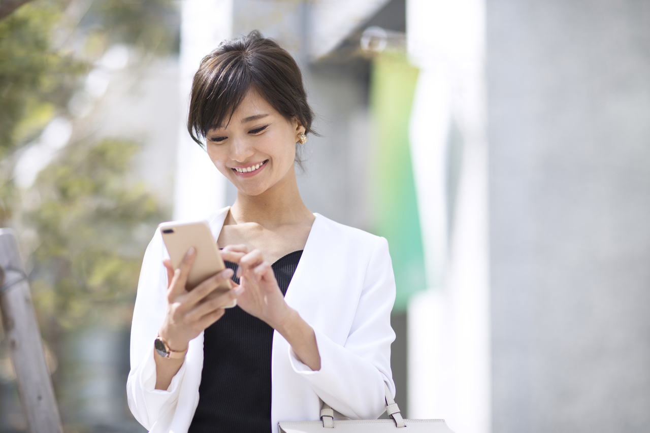 税理士に相談するクラブのホステス